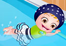 Hazel Bebek Havuzda Yüzüyor